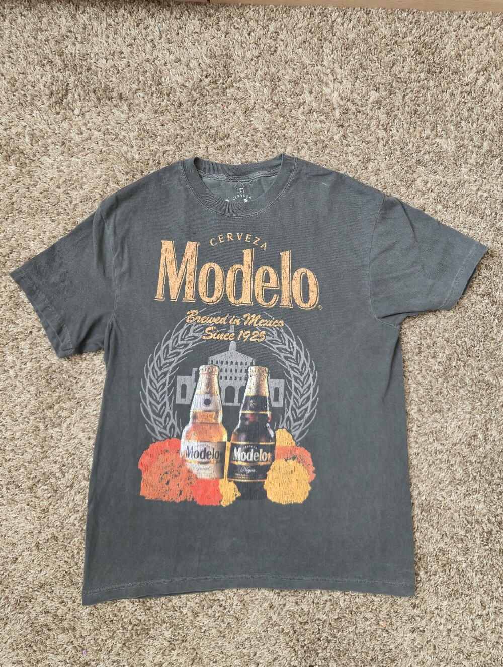 Modelo Cerveza Shirt Large